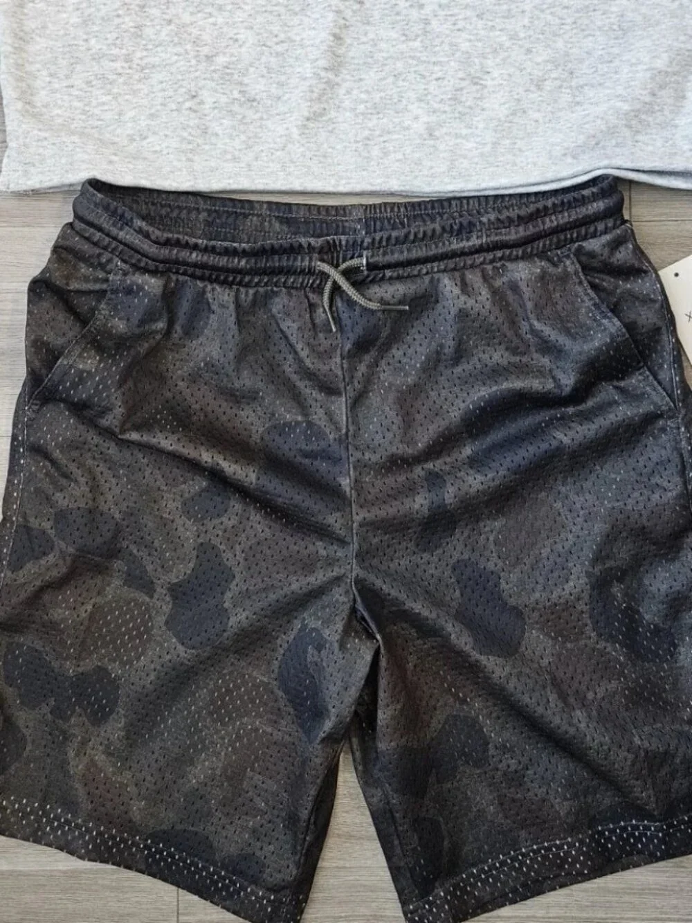 Weekend Academy Boys XXL 18 2pc Gray Tank Top & Black Camo Mesh Shorts Pockets